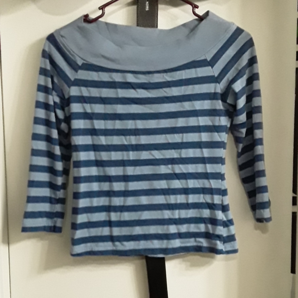 Sweater - Picture 1 of 2
